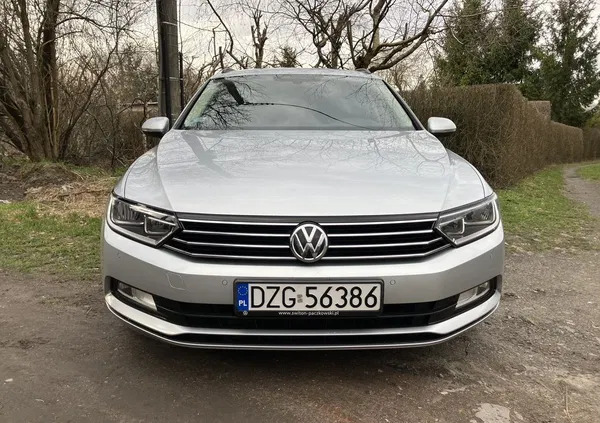 śląskie Volkswagen Passat cena 62900 przebieg: 167000, rok produkcji 2016 z Dąbrowa Górnicza